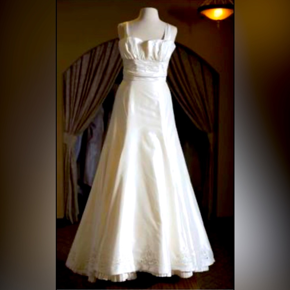 Melissa Sweet Carrie Wedding Gown- Very Rare! Size 8
